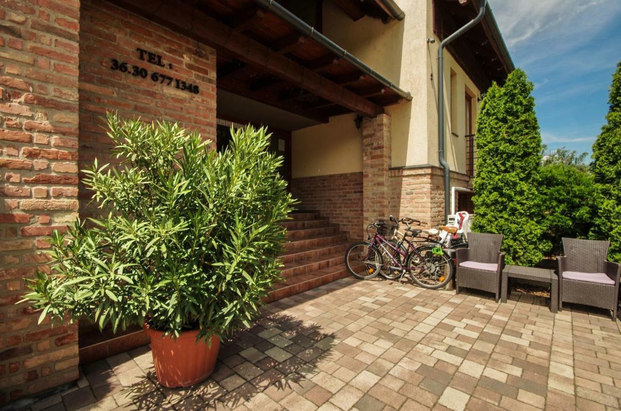 Varfuerdo Panzio Gyula Exterior photo